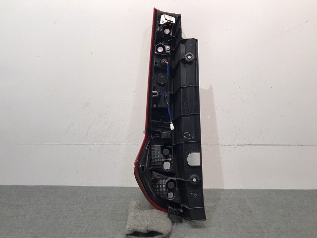 ルーミー カスタム ROOMY CUSTOM/M900A/M910A 純正 前期 右テールランプ/ライト/レンズ LED KOITO 220-69047 トヨタ TOYOTA (121454)