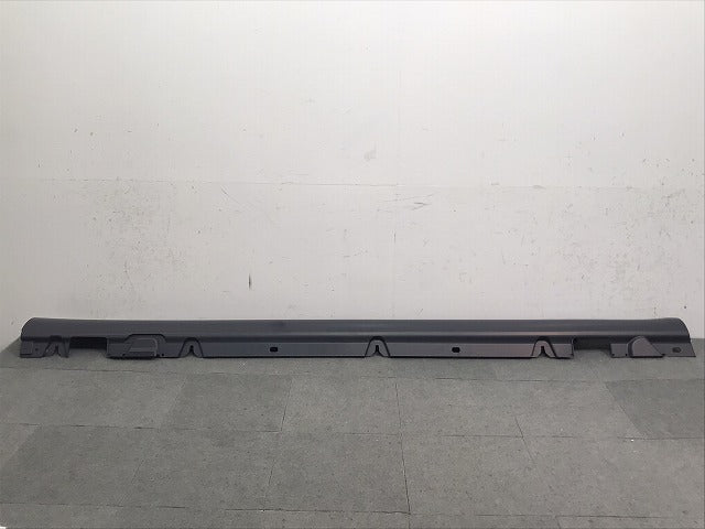 新品! Cクラス/W205 2014-2020 純正 右サイドステップ/サイドスカート A205 690 3040/0240 A20569802549999 未塗装 ベンツ (121478)