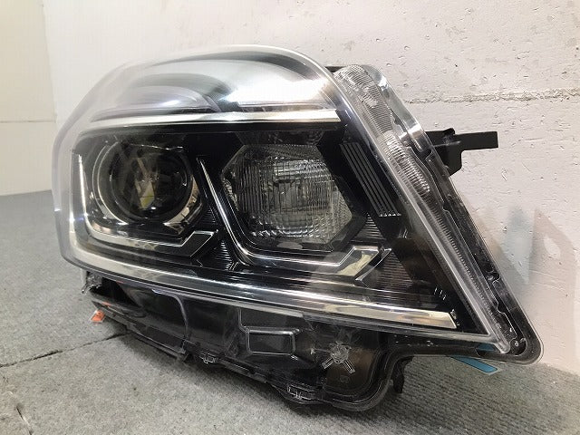 デイズルークスハイウェイスター/ekスペースカスタム/B21A/B11A 純正 後期 右ヘッドライト ハロゲン レベライザー KOITO 100-6712J(121490)