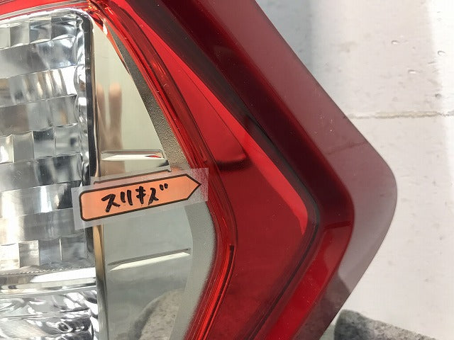 ルーミー/カスタム/M900A/M910A 純正 前期 右テールランプ/ライト/レンズ  LED KOITO 220-69047 81551-B1190 トヨタ (121558)