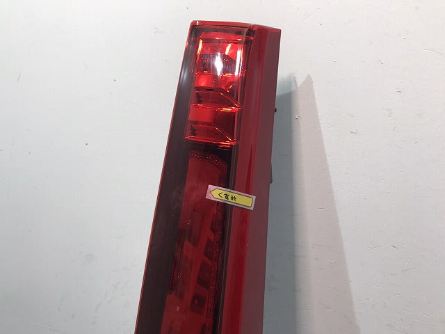 ルーミー/カスタム/M900A/M910A 純正 前期 右テールランプ/ライト/レンズ  LED KOITO 220-69047 81551-B1190 トヨタ (121558)