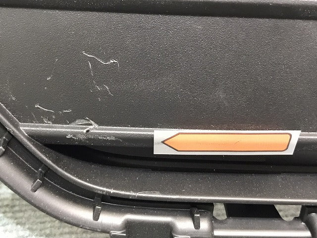 新品! XC40/XB420XC/2018-2020 純正 フロントグリル/ラジエターグリル/ラジエーターグリル バンパーロアグリル 31449342 ボルボ (121618)