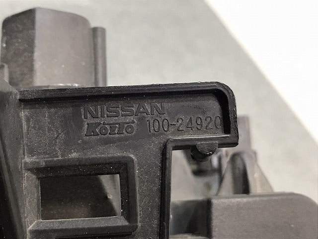 セレナ SERENA/C25/CC25/CNC25/NC25 純正 後期 右ヘッドライト/ランプ レベライザーハロゲン KOITO 100-24920 日産 NISSAN (121696)