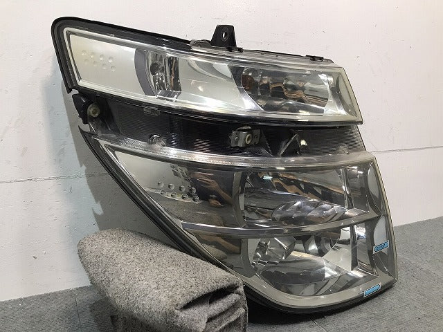 エルグランド/E51/ME51/MNE51/NE51 純正 前期 右ヘッドライト/ランプ キセノン HID バラスト レベライザー AFS無 100-24826 日産 (121765)