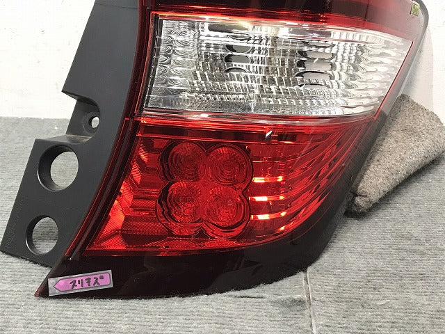 ノート/E12/HE12/NE12/SNE12 純正 後期 右テールランプ/ライト/レンズ LED ICHIKOH D202 日産 (121817)