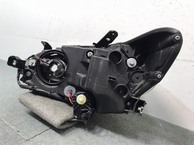 レヴォーグ/VM4/VMG 純正 前期 右ヘッドライト/ランプ レベライザー LED 刻印VC ICHIKOH 1877 84913VA042 スバル (121828)