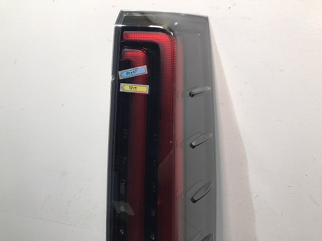 エスクァイア/ノア/80系/ZWR80G/ZRR80G/ZRR85G/ZRR80W/ZRR85W 純正 後期 右テールランプ/ライト LED KOITO 28-242 (121868)