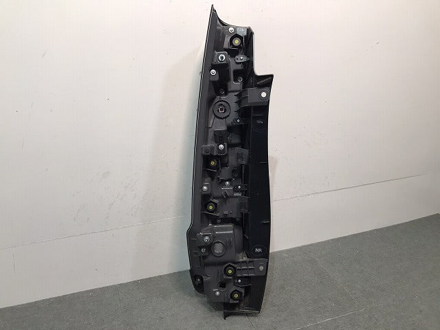 エスクァイア/ノア/80系/ZWR80G/ZRR80G/ZRR85G/ZRR80W/ZRR85W 純正 後期 右テールランプ/ライト LED KOITO 28-242 (121868)