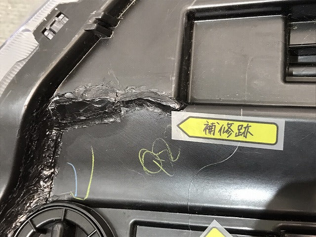 キックス／Ｐ１５　純正　左ヘッドライト／ランプ　レベライザー　ＬＥＤ　刻印ＹＢ　ＩＣＨＩＫＯＨ　１９８９　日産　（１２１８９５）