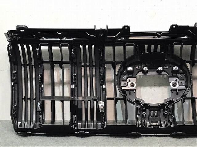 新車外し! ランドクルーザー/ランクル/プラド/150系/TRJ150W/GDJ150W/151W/GRJ150W/151W 純正 後期 フロントグリル 53111-60B20 (122034)