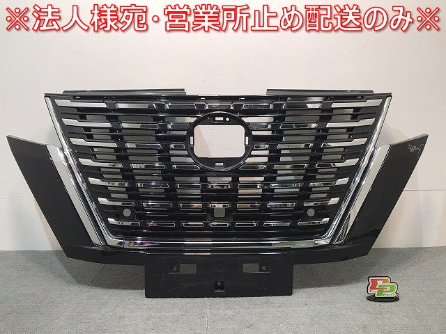 セレナ　ハイウェイスター／Ｃ２７　純正　後期　フロントグリル／ラジエーターグリル　カメラ穴付　６２３１０　５ＴＴ２Ｃ（１２２１８１