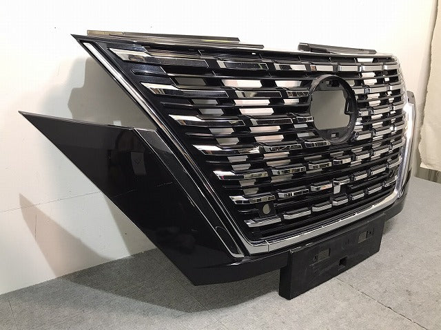 セレナ　ハイウェイスター／Ｃ２７　純正　後期　フロントグリル／ラジエーターグリル　カメラ穴付　６２３１０　５ＴＴ２Ｃ（１２２１８１
