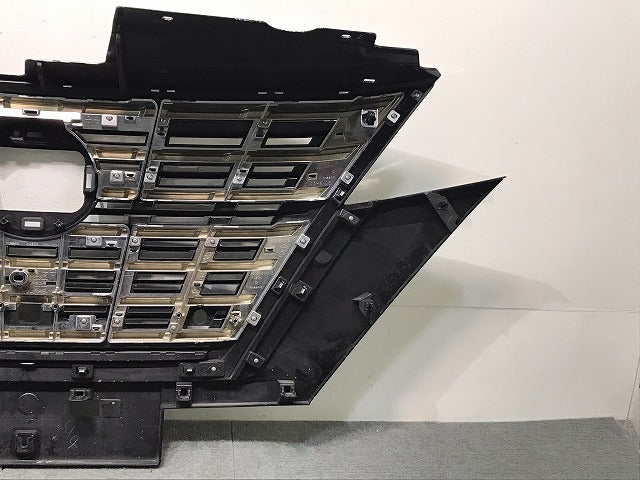 セレナ　ハイウェイスター／Ｃ２７　純正　後期　フロントグリル／ラジエーターグリル　カメラ穴付　６２３１０　５ＴＴ２Ｃ（１２２１８１