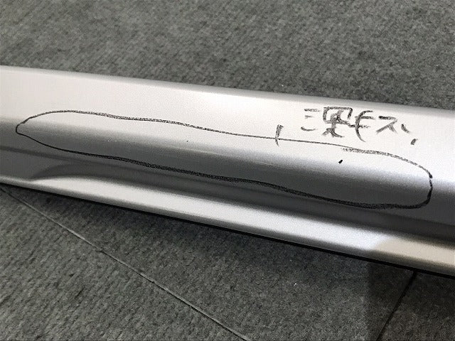 キックス　ＫＩＣＫＳ／Ｐ１５　純正　右ルーフ　レール　７３８２２　５ＲＦ０Ａ／５Ｒ５０Ａ　シルバー　日産　（１２２２２７）