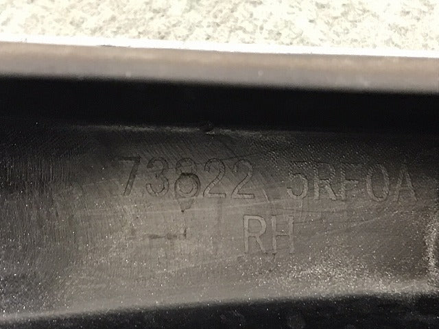 キックス　ＫＩＣＫＳ／Ｐ１５　純正　右ルーフ　レール　７３８２２　５ＲＦ０Ａ／５Ｒ５０Ａ　シルバー　日産　（１２２２２７）