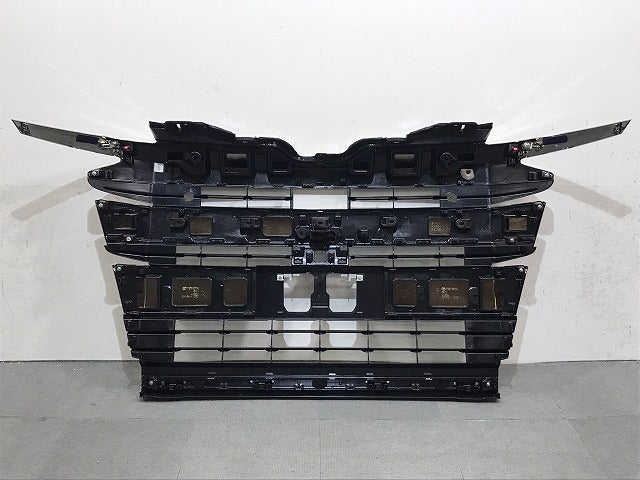 新車取外し！ノア／ハイブリッド／Ｓ／ＺＷＲ／ＭＺＲＡ／９０Ｗ／９５Ｗ　純正　フロントグリル／５３１１１－Ｖ１０２０（１２２２９５）