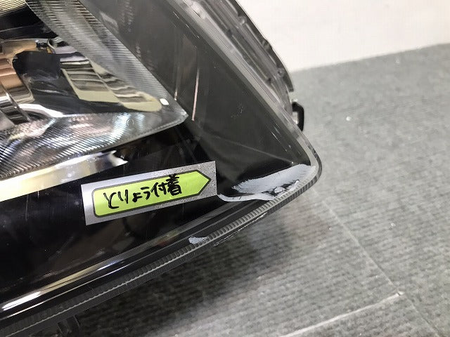 フリード／ＧＢ５／ＧＢ６／ＧＢ７／ＧＢ８　純正　前期　右ヘッドライト／ハロゲン　レベライザー　Ｗ２１７１（１２２３０７）