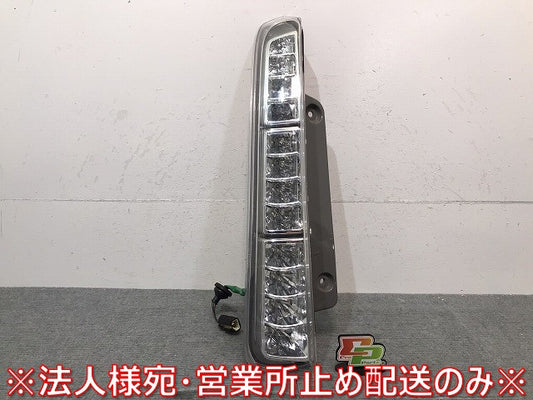アイシス／１０系／純正　左テールランプ／ライト／レンズ　ＬＥＤ　ＫＯＩＴＯ　４４７０　８１５８０－４４２７０（１２２３３４）