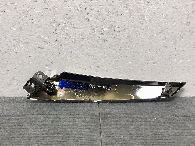 新車外し！ノア／ＺＷＲ９０Ｗ／ＺＷＲ９５Ｗ／ＭＺＲＡ９０Ｗ／９５Ｗ　純正　右フロントグリル　５３１２３－Ｖ１０１０（１２２３６３）
