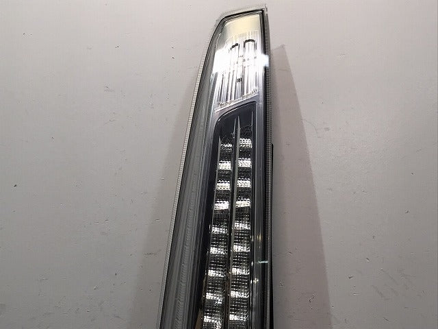 セレナ　ハイウェイスター／Ｓ／Ｘ／Ｇ／Ｃ２６／ＦＰＣ／ＮＣ／ＨＣ／ＨＦＣ／ＦＮＣ　純正　前期　左テールランプ（１２２３６４）