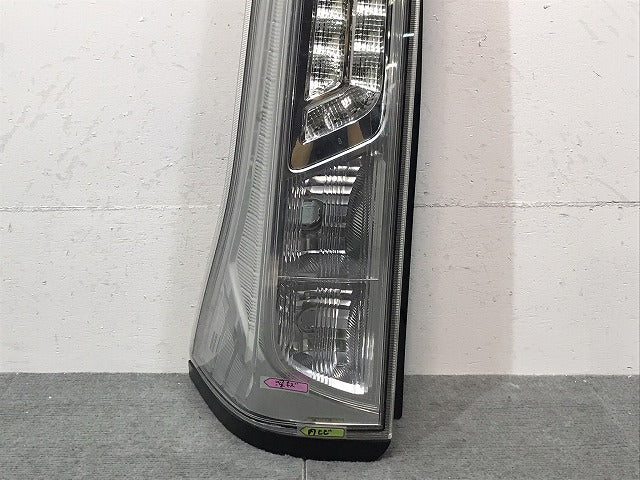 セレナ　ハイウェイスター／Ｓ／Ｘ／Ｇ／Ｃ２６／ＦＰＣ／ＮＣ／ＨＣ／ＨＦＣ／ＦＮＣ　純正　前期　左テールランプ（１２２３６４）