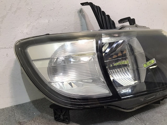 モビリオスパイク　ＧＫ１／ＧＫ２　純正　右ヘッドライト／キセノン　ＨＩＤ　レベライザー　刻印Ｔ　１００－２２６１０（１２２３９７）