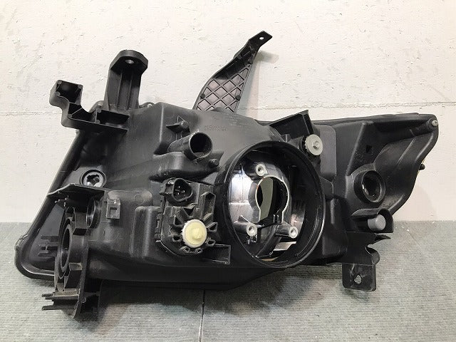 モビリオスパイク　ＧＫ１／ＧＫ２　純正　右ヘッドライト／キセノン　ＨＩＤ　レベライザー　刻印Ｔ　１００－２２６１０（１２２３９７）