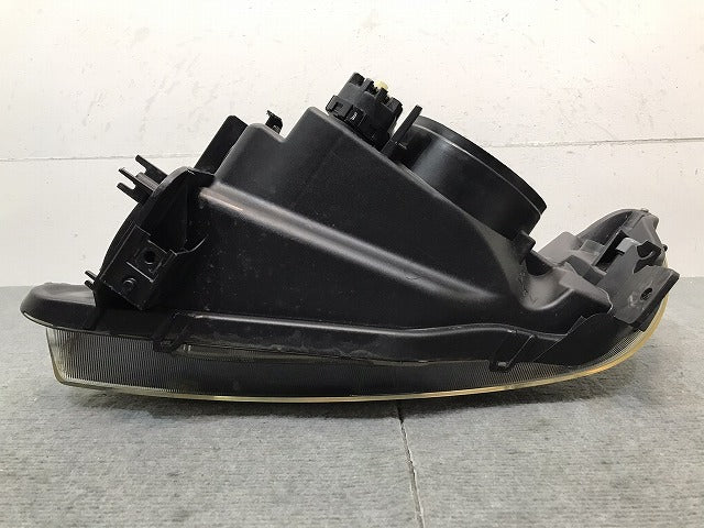 モビリオスパイク　ＧＫ１／ＧＫ２　純正　右ヘッドライト／キセノン　ＨＩＤ　レベライザー　刻印Ｔ　１００－２２６１０（１２２３９７）