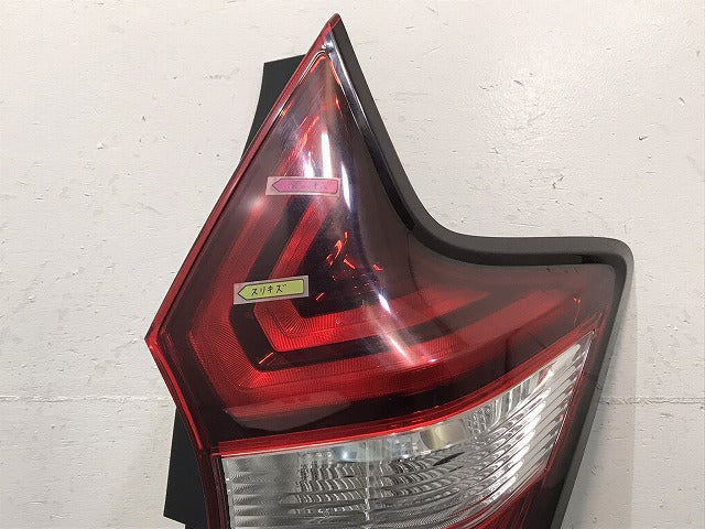 ノート／Ｅ１２／ＨＥ１２／ＮＥ１２／ＳＮＥ１２　後期　純正　右テールランプ／ＬＥＤ　Ｄ２０２　２６５５４－５ＷＫ０Ｂ（１２２４１２