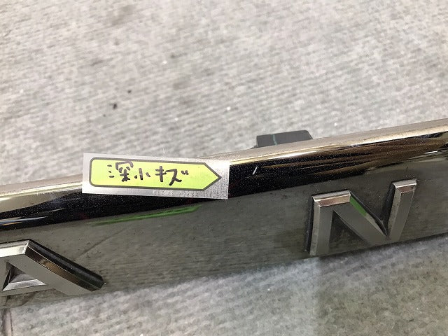 エルグランド／ハイウェイスター／ＸＧ／Ｅ５２／ＰＥ５２　純正　リアガーニッシュ　カメラ付き　９０８１０　１ＪＢ０Ａ（１２２４１５）