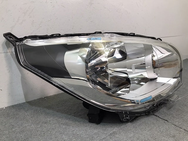 デイズ／ＥＫワゴン／Ｂ２１Ｗ／Ｂ１１Ｗ　純正　右ヘッドライト　ハロゲン　Ｗ１０４７　２６０１０－６Ａ０２Ｆ　日産　（１２２４３４）