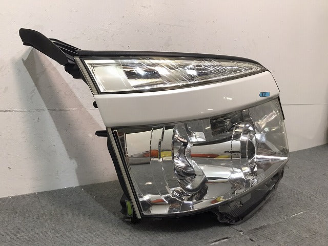 ヴォクシー／ＶＯＸＹ／７０系　純正　前期　右ヘッドライト　キセノン　ＨＩＤ　バラスト　レベライザー　２８－２０３　（１２２４８６）