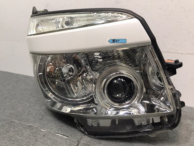 ヴォクシー／ＶＯＸＹ／７０系　純正　前期　右ヘッドライト　キセノン　ＨＩＤ　バラスト　レベライザー　２８－２０３　（１２２４８６）
