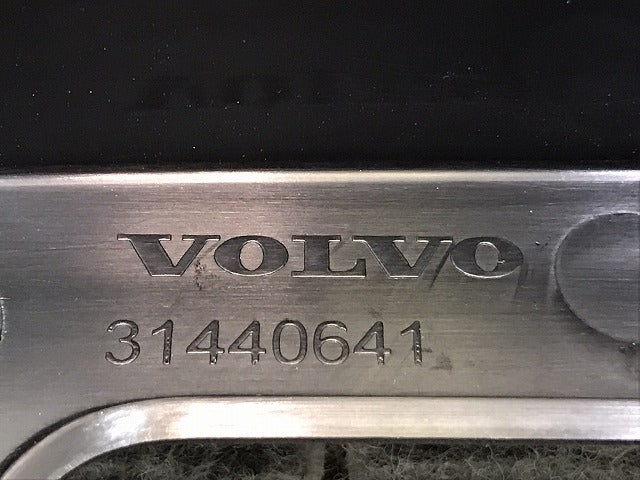 新品!XC60 UB 系 純正 トランク/スカッフプレート/エントランスカバー 31440641 32310166 ボルボ(122492)
