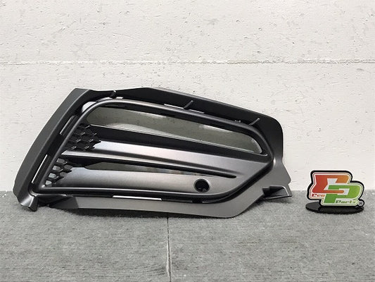 新品！Ｓ６０／Ｖ６０／ＦＢ系／ＦＤ系／Ｒデザイン　純正　右フロントバンパーグリル　３１３８３１５３　（１２２５０８）