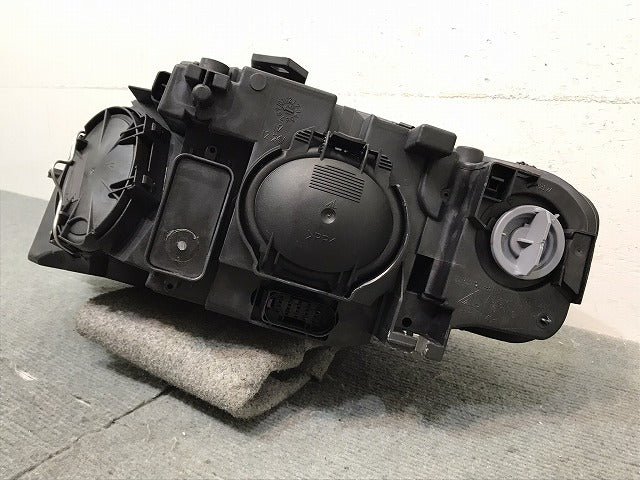 新品！Ａ４（Ｂ７）８Ｅ／２００５－２００８　社外　後期　右ヘッドライト　１３０５２３６０５３　８Ｅ０９４１００４ＡＫ（１２２５２３