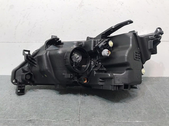 セレナ　ハイウェイスター／ＸＶ／Ｘ／Ｇ／Ｃ２７　純正　前期　右ヘッドライト／ＬＥＤ　刻印Ｚ　１００－２３７２１（１２２５３０）