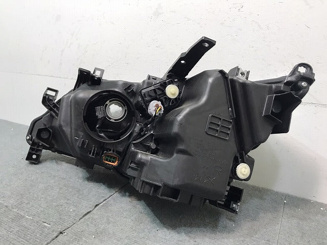 セレナ　ハイウェイスター／ＸＶ／Ｘ／Ｇ／Ｃ２７　純正　前期　右ヘッドライト／ＬＥＤ　刻印Ｚ　１００－２３７２１（１２２５３０）