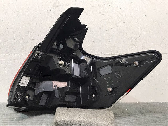 キックス／Ｐ１５　純正　左テールランプ／ライト／レンズ　ＬＥＤ　ＩＣＨＩＫＯＨ　Ｄ２５２　２６５５９－５ＲＹ０Ａ（１２２５８８）