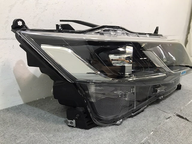 セレナ　ハイウェイスター／Ｓ／Ｘ／Ｇ／ＸＶ／Ｃ２７／純正　前期　右ヘッドライト／ＬＥＤ　１００－２３７２１（１２２７２５）