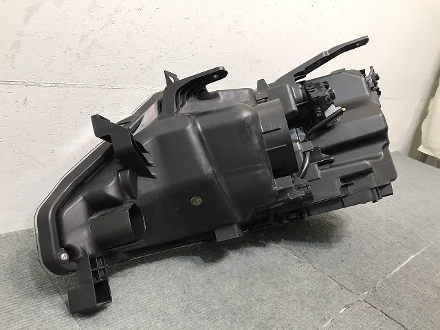 セレナ　ハイウェイスター／Ｓ／Ｘ／Ｇ／ＸＶ／Ｃ２７／純正　前期　右ヘッドライト／ＬＥＤ　１００－２３７２１（１２２７２５）