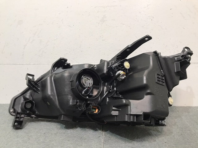 セレナ　ハイウェイスター／Ｓ／Ｘ／Ｇ／ＸＶ／Ｃ２７／純正　前期　右ヘッドライト／ＬＥＤ　１００－２３７２１（１２２７２５）