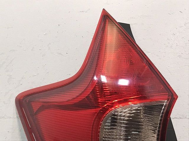 ノート／Ｅ１２／ＨＥ１２／ＮＥ１２／ＳＮＥ１２　純正　前期　左テールランプ／ＬＥＤ　ＩＣＨＩＫＯＨ　Ｄ１１７　日産（１２２７２６）