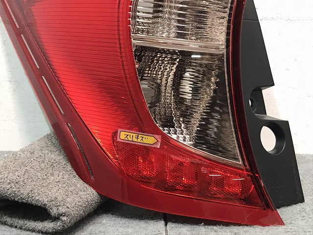 ノート／Ｅ１２／ＨＥ１２／ＮＥ１２／ＳＮＥ１２　純正　前期　左テールランプ／ＬＥＤ　ＩＣＨＩＫＯＨ　Ｄ１１７　日産（１２２７２６）