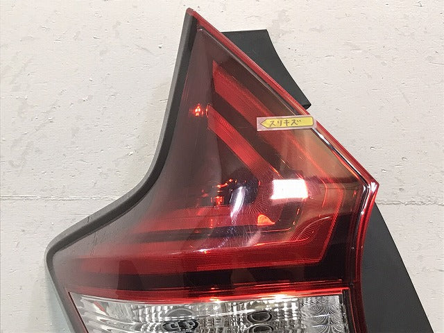 ノート／Ｅ１２／ＨＥ１２／ＮＥ１２／ＳＮＥ１２　純正　後期　左テールランプ　ＬＥＤ　ＩＣＨＩＫＯＨ　Ｄ２０２　日産（１２２７２７）