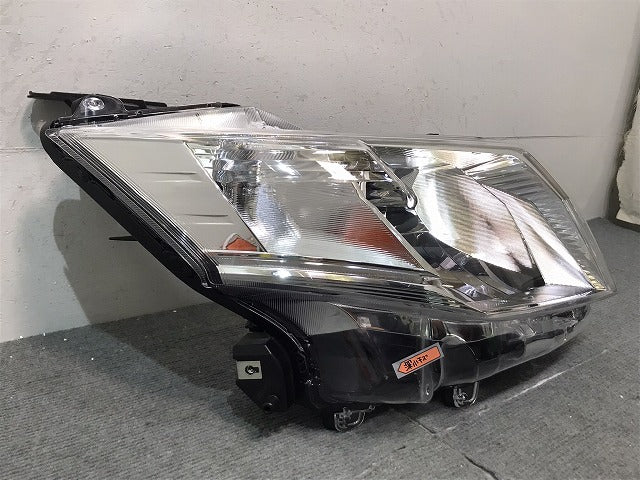 ルーミー／ジャスティ／Ｍ９００／Ｍ９１０　純正　前期　右ヘッドライト　ハロゲン　レベライザー　Ｗ３９２０　トヨタ　（１２２７９４）