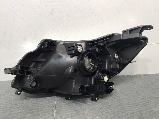 ルーミー／ジャスティ／Ｍ９００／Ｍ９１０　純正　前期　右ヘッドライト　ハロゲン　レベライザー　Ｗ３９２０　トヨタ　（１２２７９４）