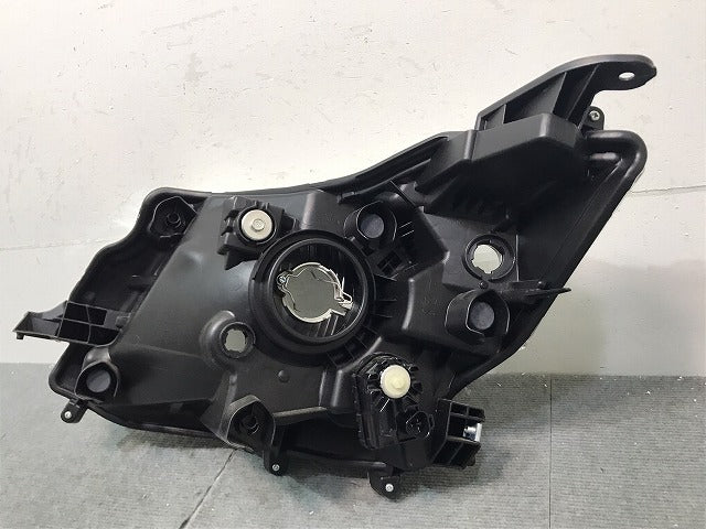 ルーミー／ジャスティ／Ｍ９００／Ｍ９１０　純正　前期　右ヘッドライト　ハロゲン　レベライザー　Ｗ３９２０　トヨタ　（１２２７９４）