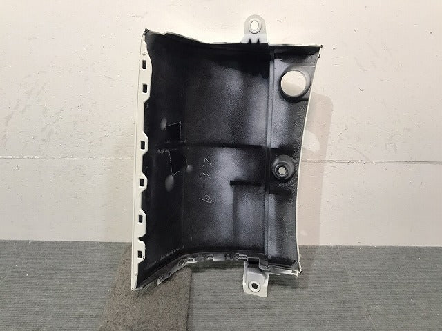セレナ C27 純正 前期 右 リア コーナーパネル/コーナーカバー 85230 5TA0H ブリリアントホワイトパール QAB 日産(122905)