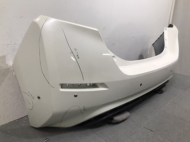 リーフ　ＬＥＡＦ／ＺＥ１　純正　リアバンパー　８５０２２　５ＳＫ０Ｈ　ブリリアントパール　カラーＮｏ．ＱＡＢ　日産（１２２９１１）